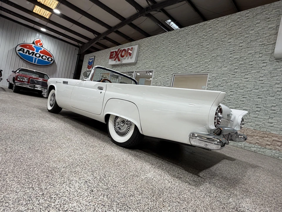 Ford Thunderbird 1st Gen - Image 12 of 31