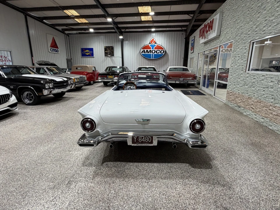 Ford Thunderbird 1st Gen - Image 20 of 31