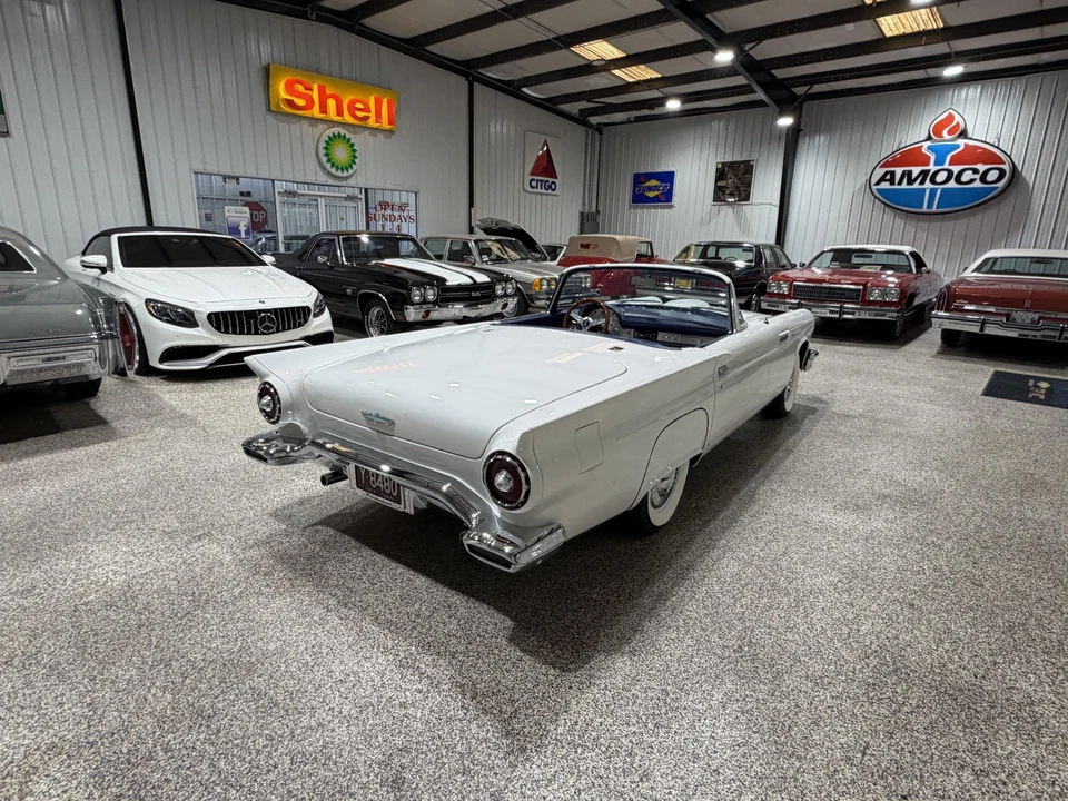 Ford Thunderbird 1st Gen - Image 24 of 31