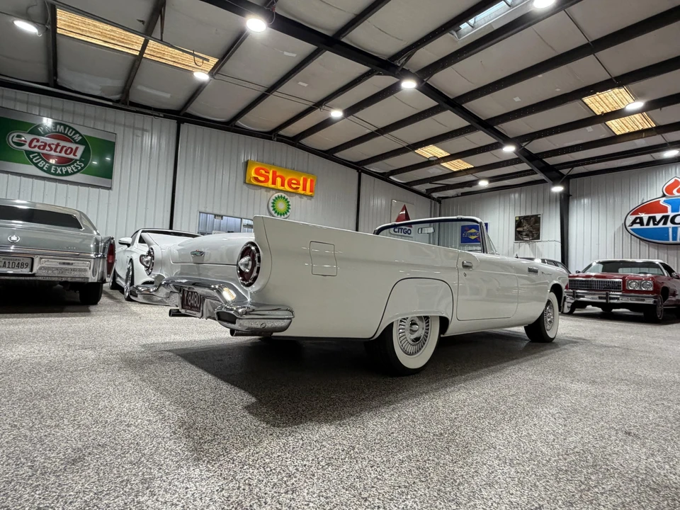 Ford Thunderbird 1st Gen - Image 23 of 31