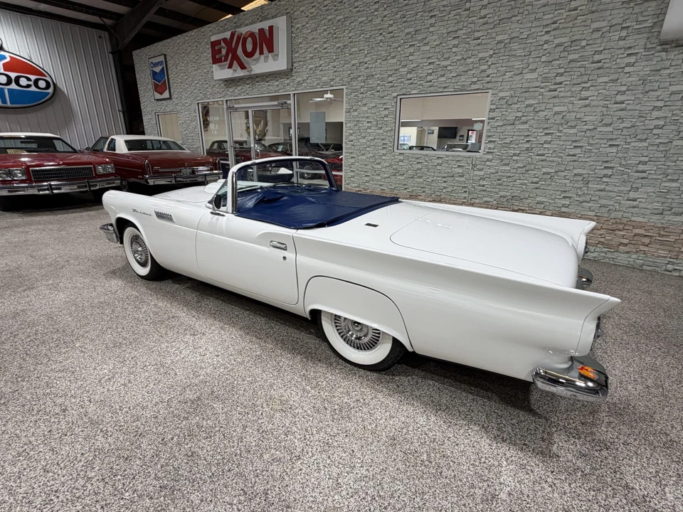 Ford Thunderbird 1st Gen - Image 10 of 31