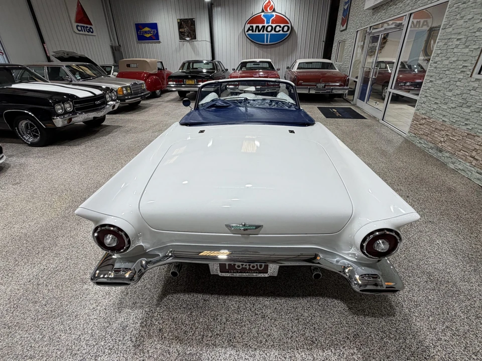 Ford Thunderbird 1st Gen - Image 19 of 31