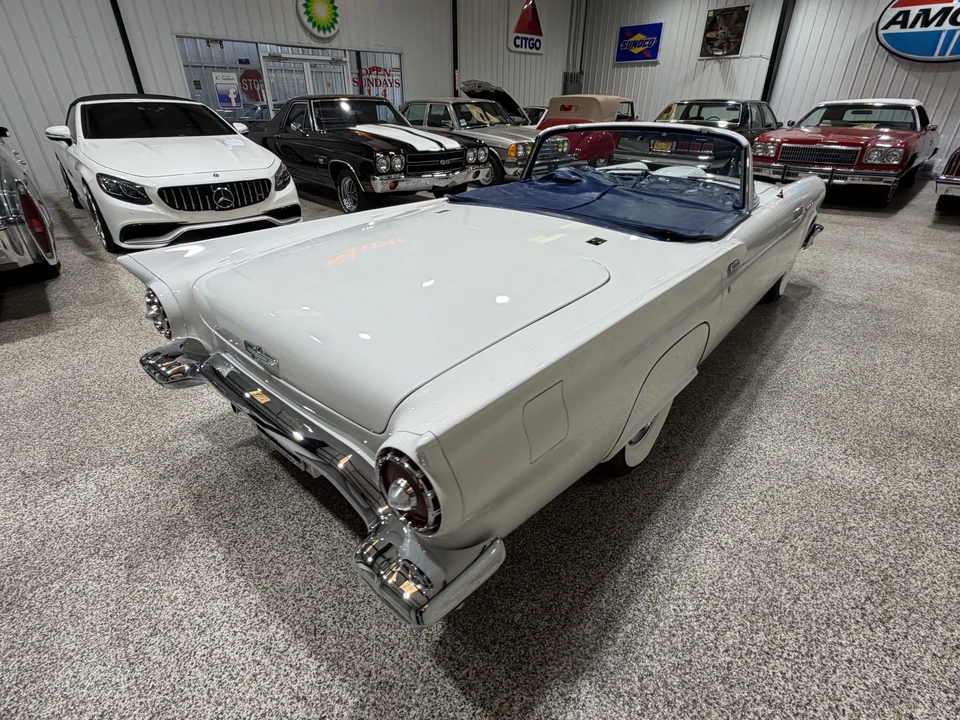 Ford Thunderbird 1st Gen - Image 22 of 31