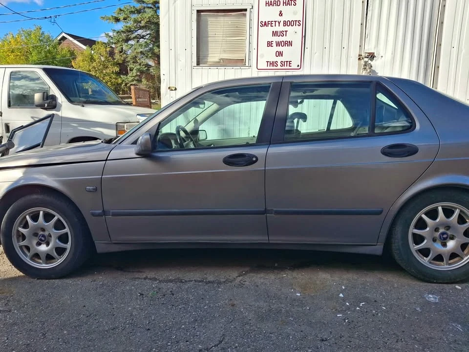 2001 Saab 9-5 1st Gen - Image 2 of 5