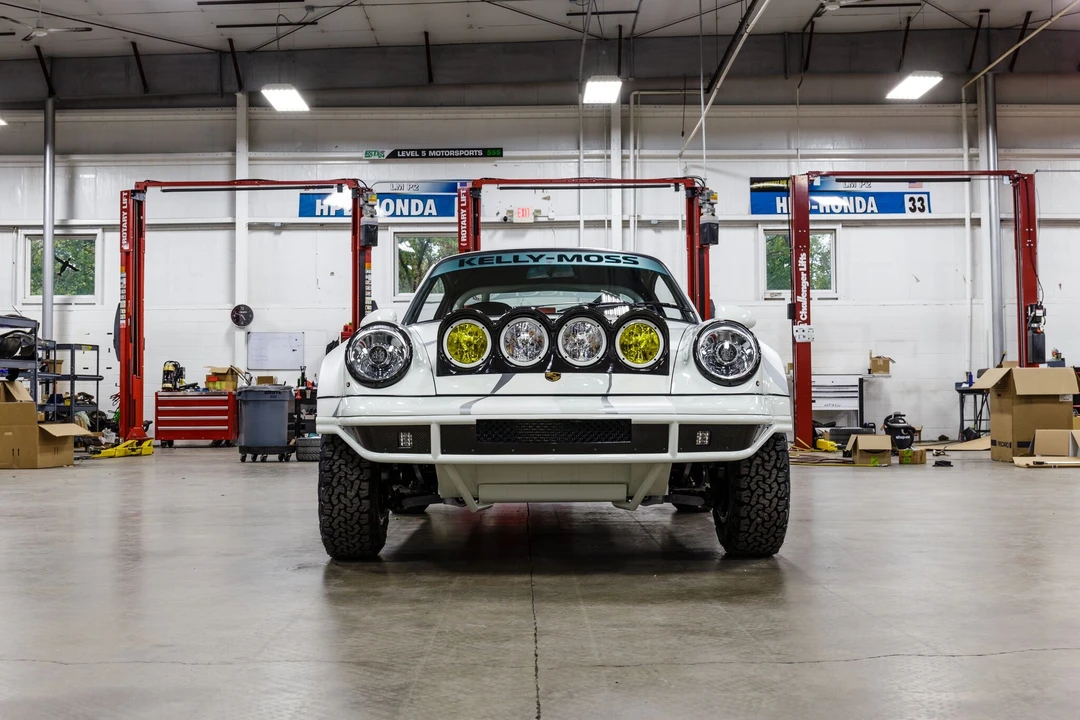 1991 Porsche 964 Carrera 4 - Image 2 of 31