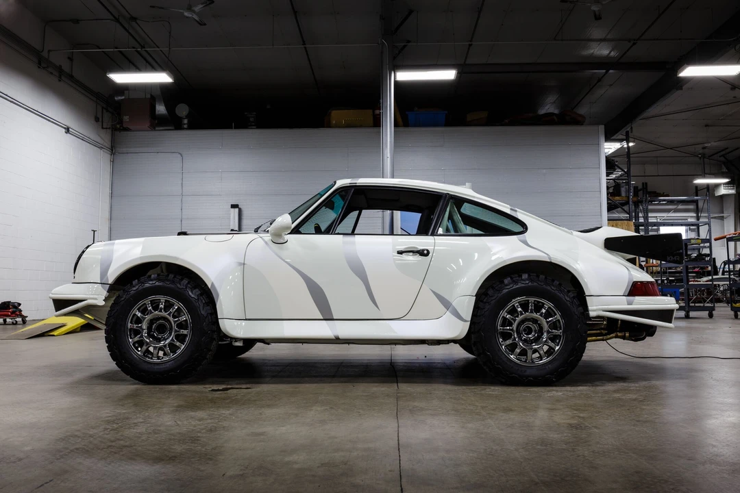 1991 Porsche 964 Carrera 4 - Image 4 of 31
