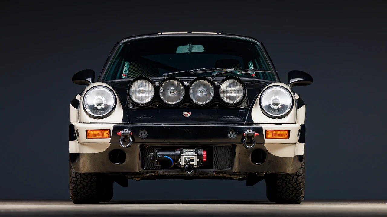 1991 Porsche 964 Carrera 4 - Image 15 of 31