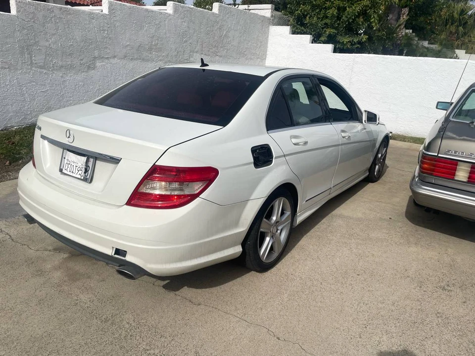 2011 Mercedes-Benz W204 C-Class - Image 10 of 17