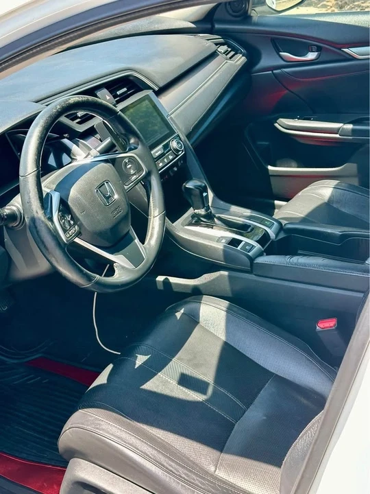 2017 Honda Civic 10th Gen - Image 5 of 7