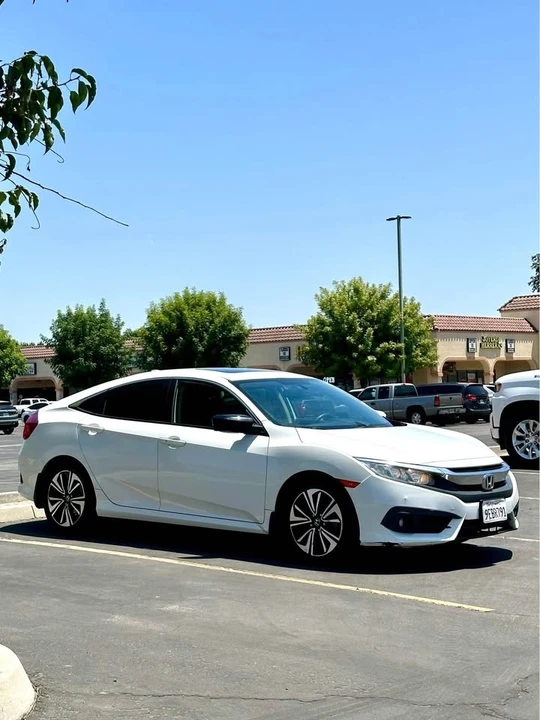 2017 Honda Civic 10th Gen - Image 2 of 7