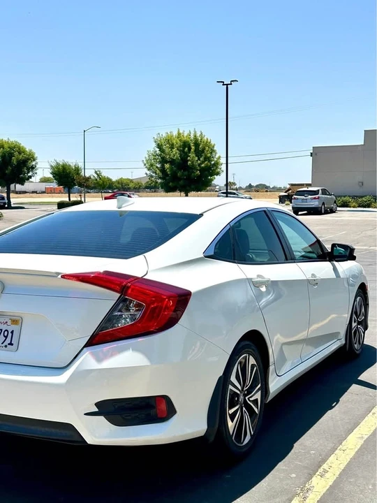 2017 Honda Civic 10th Gen - Image 4 of 7