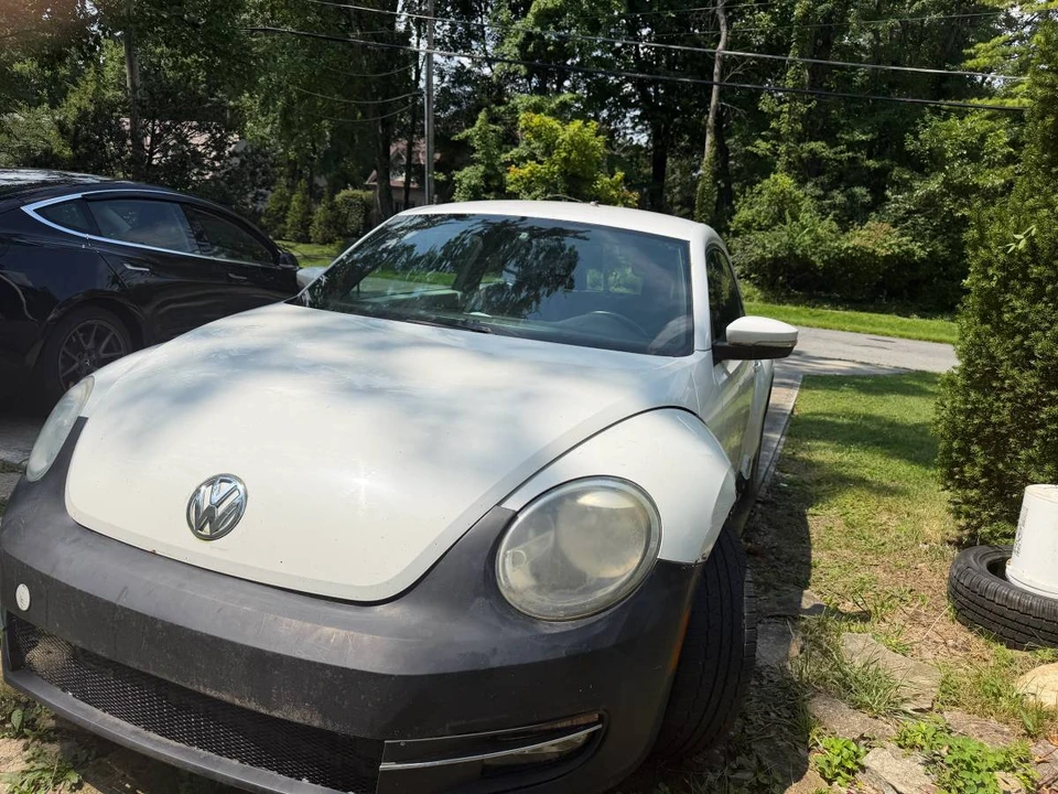 2012 Volkswagen A5 Beetle - Image 2 of 3