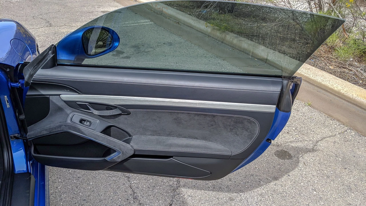 2016 Porsche 981 Cayman GT4 - Image 19 of 31