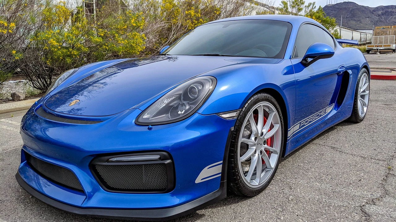 2016 Porsche 981 Cayman GT4 - Image 2 of 31