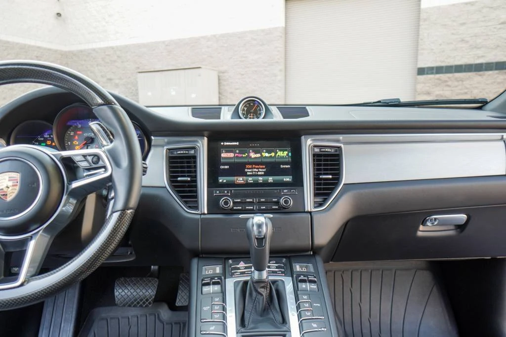 2017 Porsche Macan GTS - Image 13 of 24