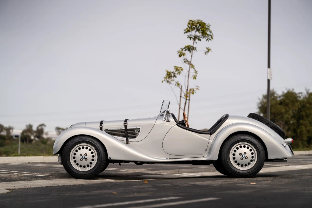 Vehicle image 3 of 31