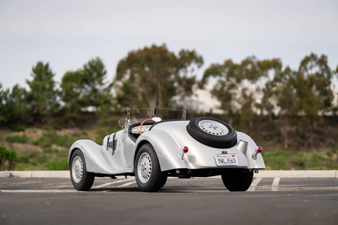 Vehicle image 4 of 31