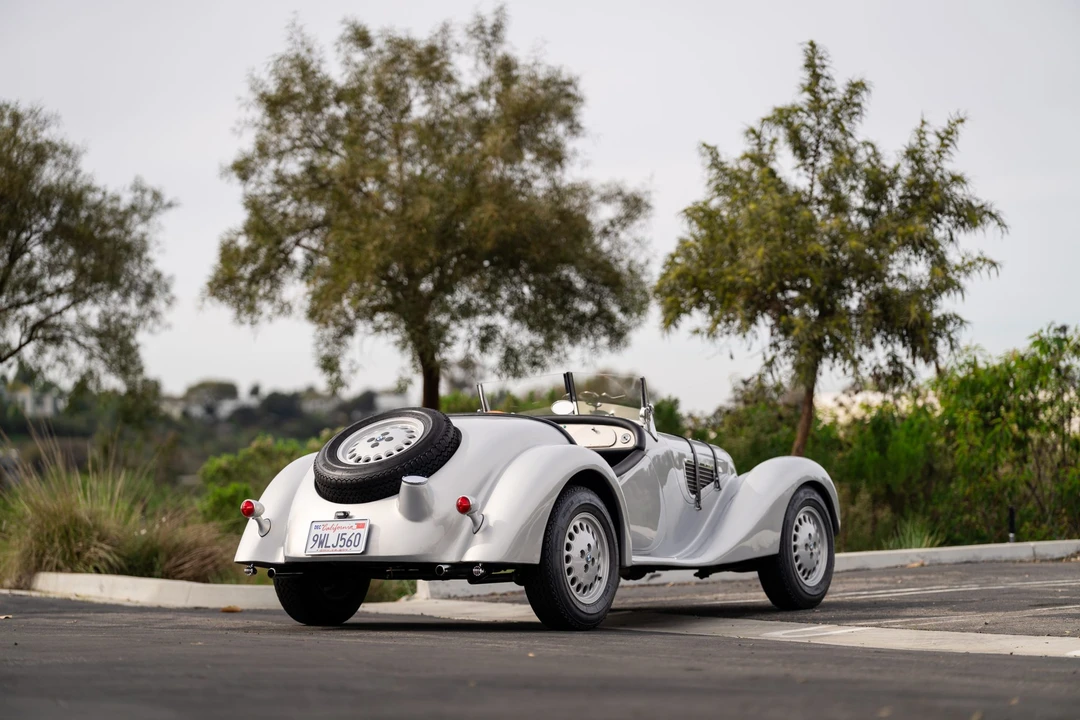 Vehicle image 8 of 31