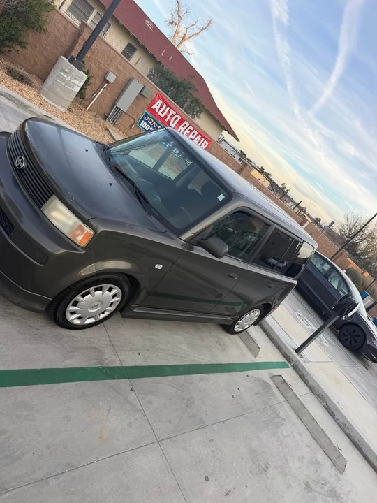 Scion xB - Image 5 of 6