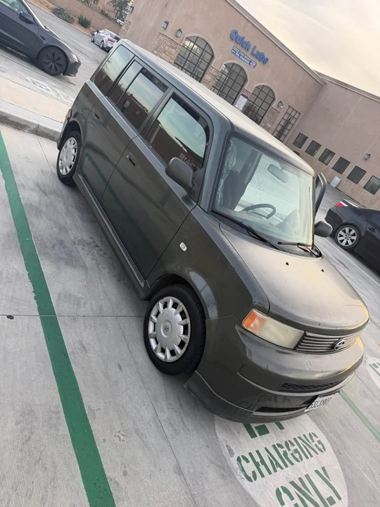 Scion xB - Image 3 of 6