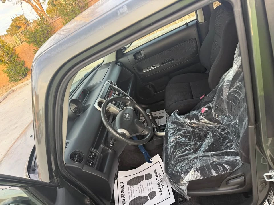 Scion xB - Image 4 of 6
