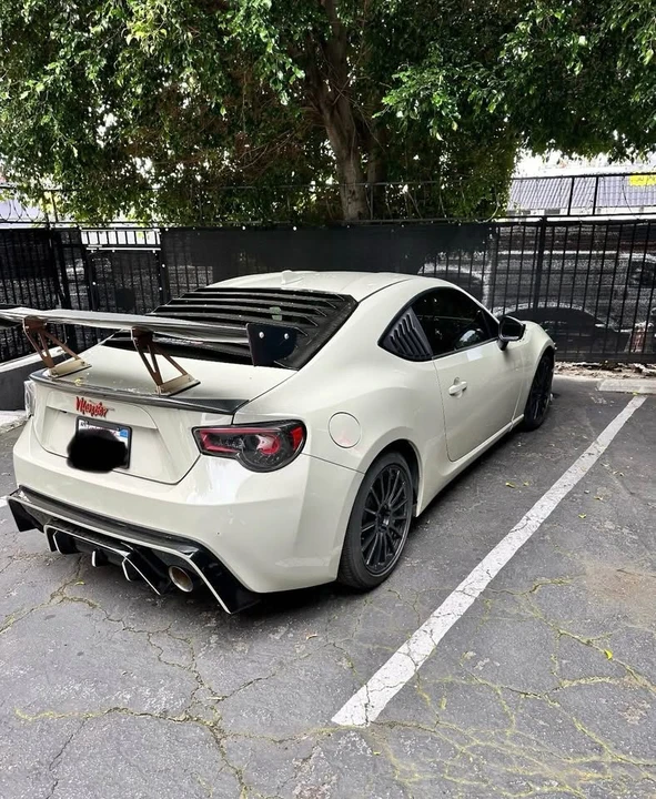 Scion FR-S - Image 2 of 8