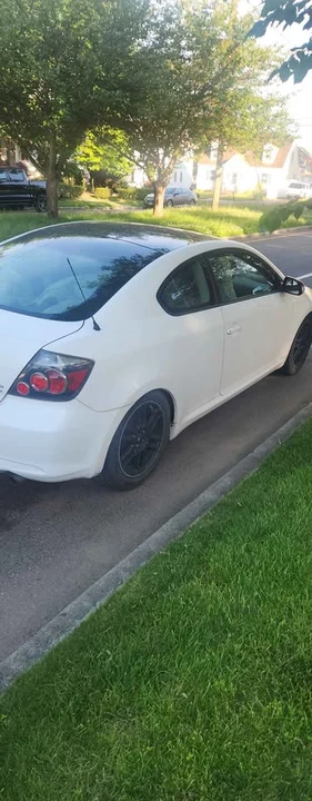 2010 Scion tC - Image 4 of 4