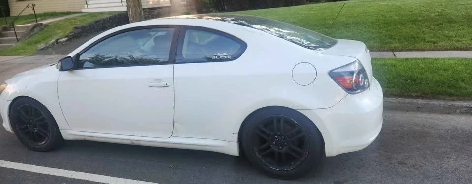 2010 Scion tC - Image 3 of 4