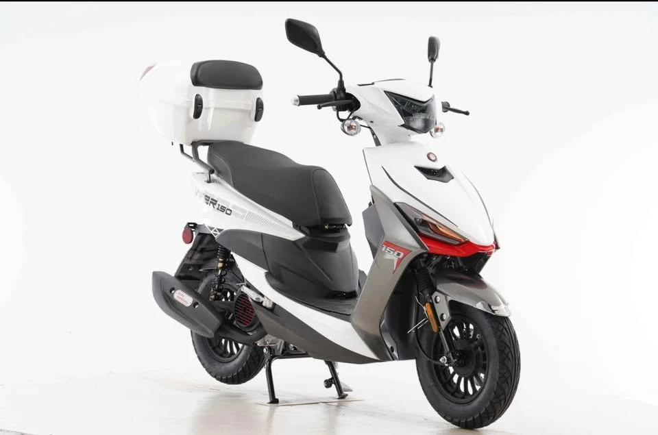 Piaggio - Image 3 of 8