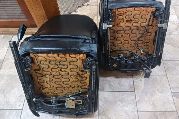 Parts & Memorabilia Seats & Interior - Image 3 of 3