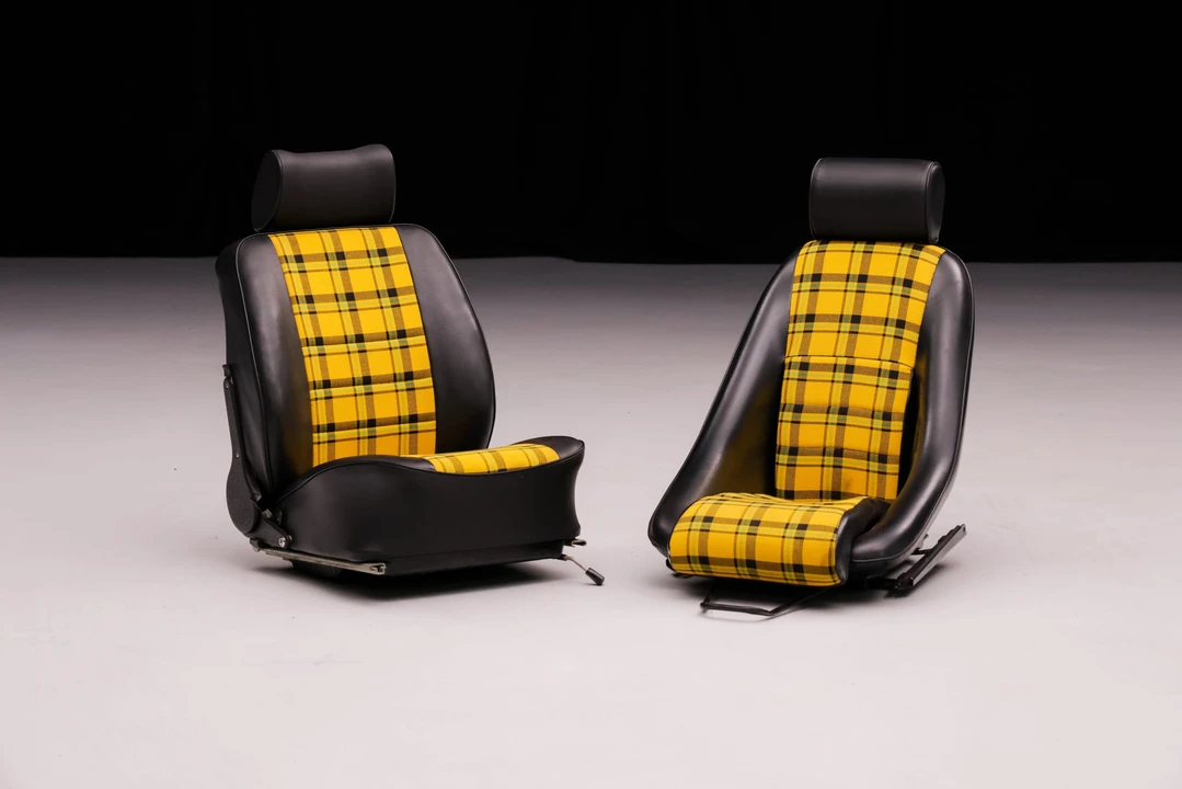 Parts & Memorabilia Seats & Interior - Image 2 of 31