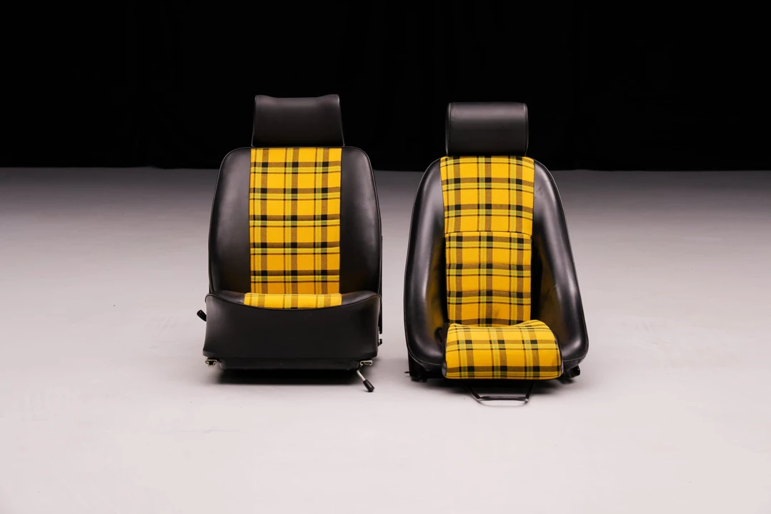 Parts & Memorabilia Seats & Interior - Image 3 of 31