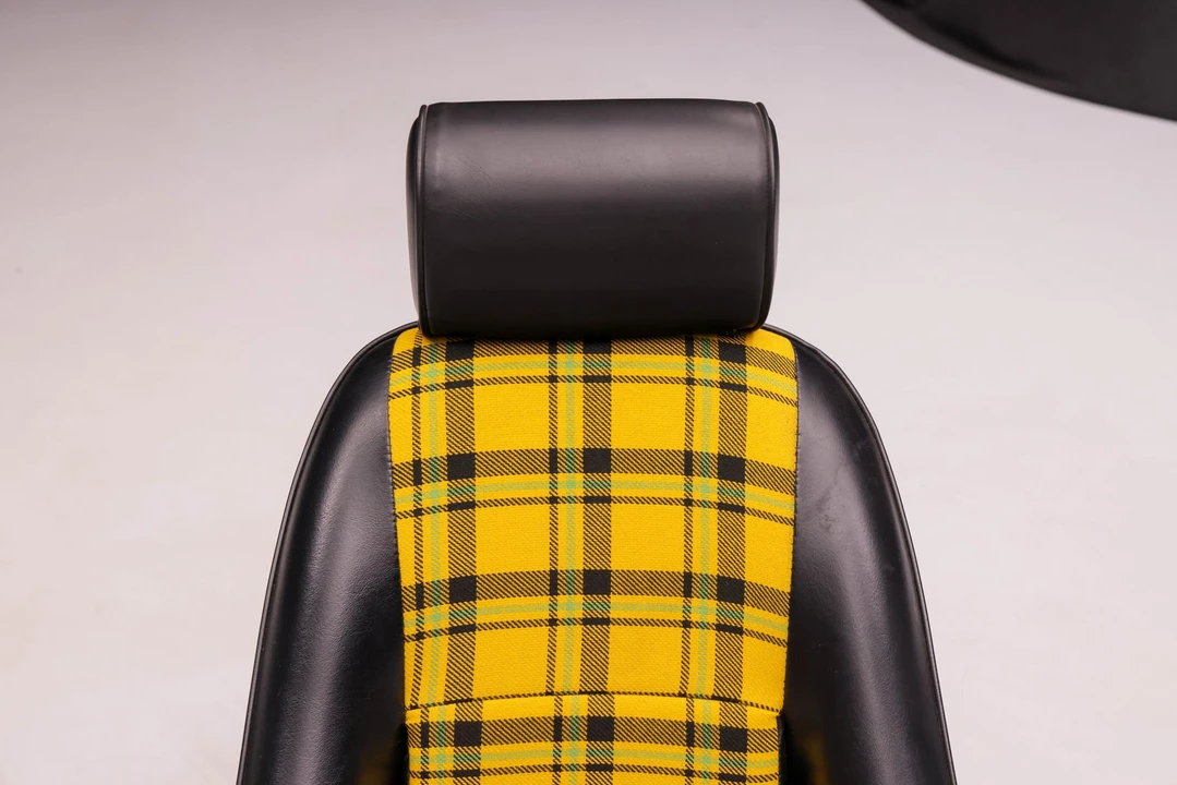 Parts & Memorabilia Seats & Interior - Image 13 of 31