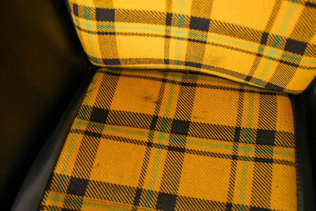 Parts & Memorabilia Seats & Interior - Image 17 of 31