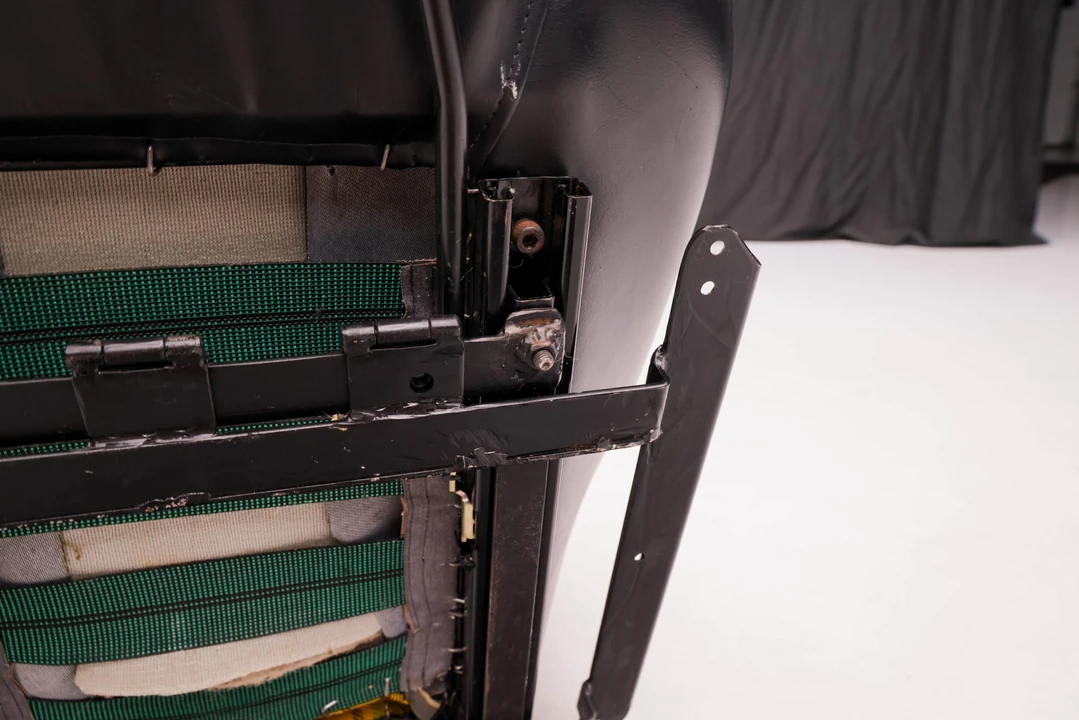 Parts & Memorabilia Seats & Interior - Image 30 of 31