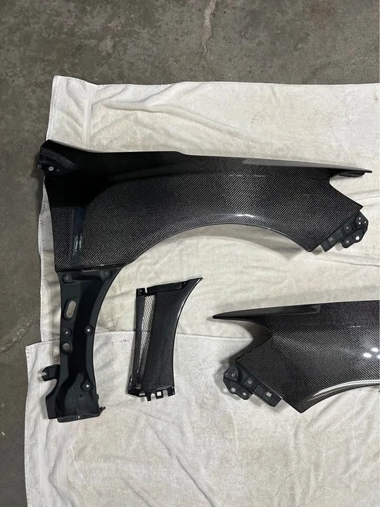 2015 Parts & Memorabilia Bodywork - Image 2 of 6