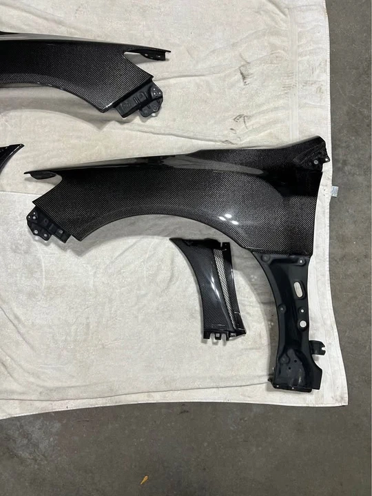 2015 Parts & Memorabilia Bodywork - Image 3 of 6
