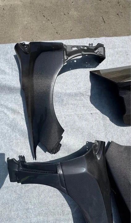 2015 Parts & Memorabilia Bodywork - Image 5 of 6