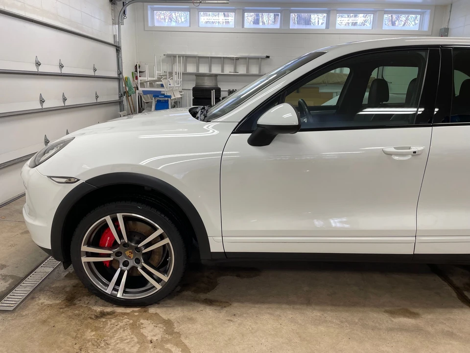 2014 Porsche 958 Cayenne Turbo - Image 2 of 31