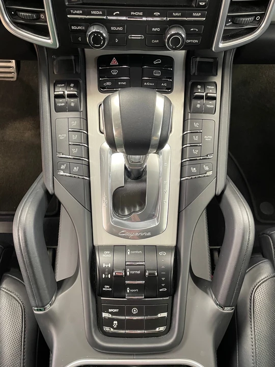 2014 Porsche 958 Cayenne Turbo - Image 10 of 31