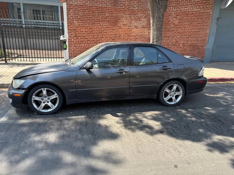 2004 Lexus IS 1st Gen - Image 4 of 10