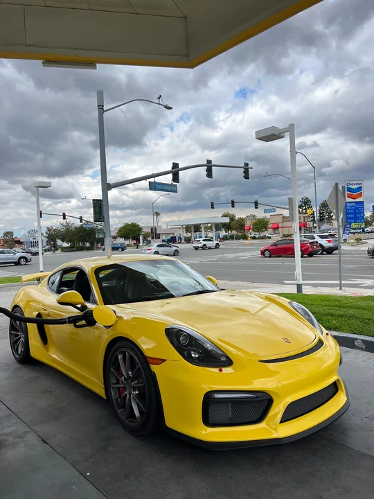 2016 Porsche 981 Cayman GT4 - Image 2 of 5