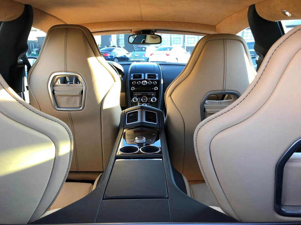 Aston Martin Rapide - Image 2 of 2