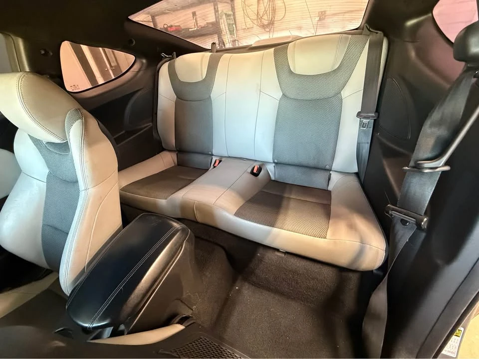 2015 Hyundai Genesis - Image 8 of 10