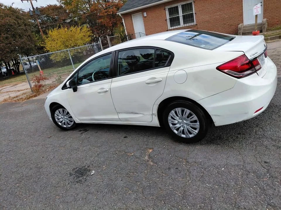 2015 Honda Civic 9th Gen - Image 3 of 8