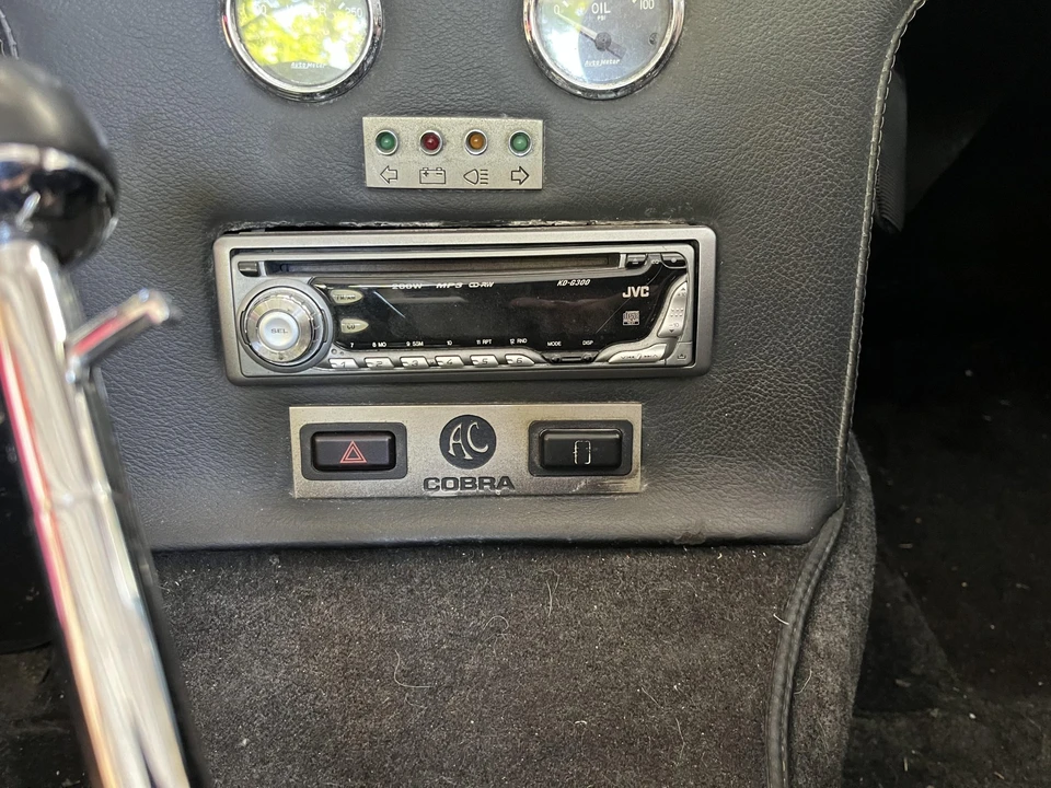 Shelby Cobra Replica - Image 25 of 31