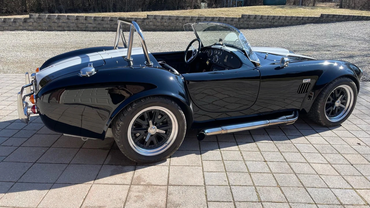 Shelby Cobra Replica - Image 9 of 31