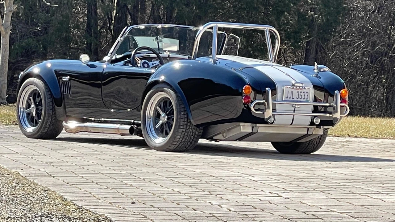 Shelby Cobra Replica - Image 14 of 31