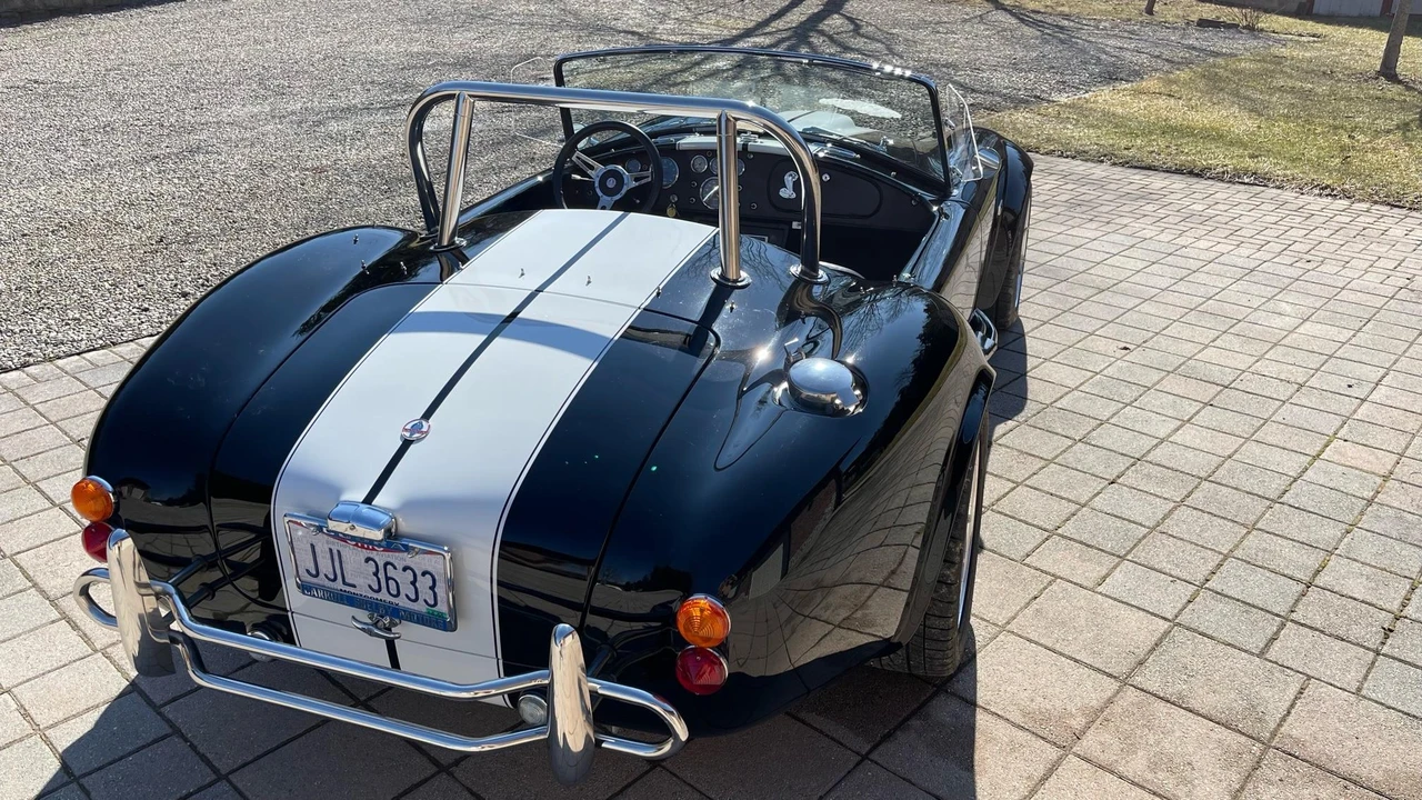 Shelby Cobra Replica - Image 11 of 31