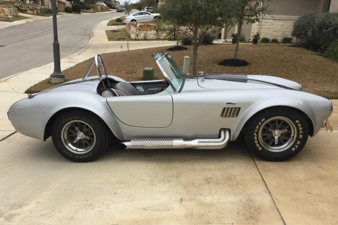 Shelby Cobra Replica - Image 11 of 31